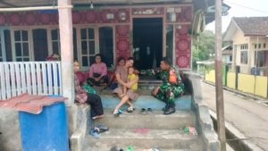 Babinsa Koramil 1628-04/Poto Tano Laksanakan Komsos di Desa Mantar