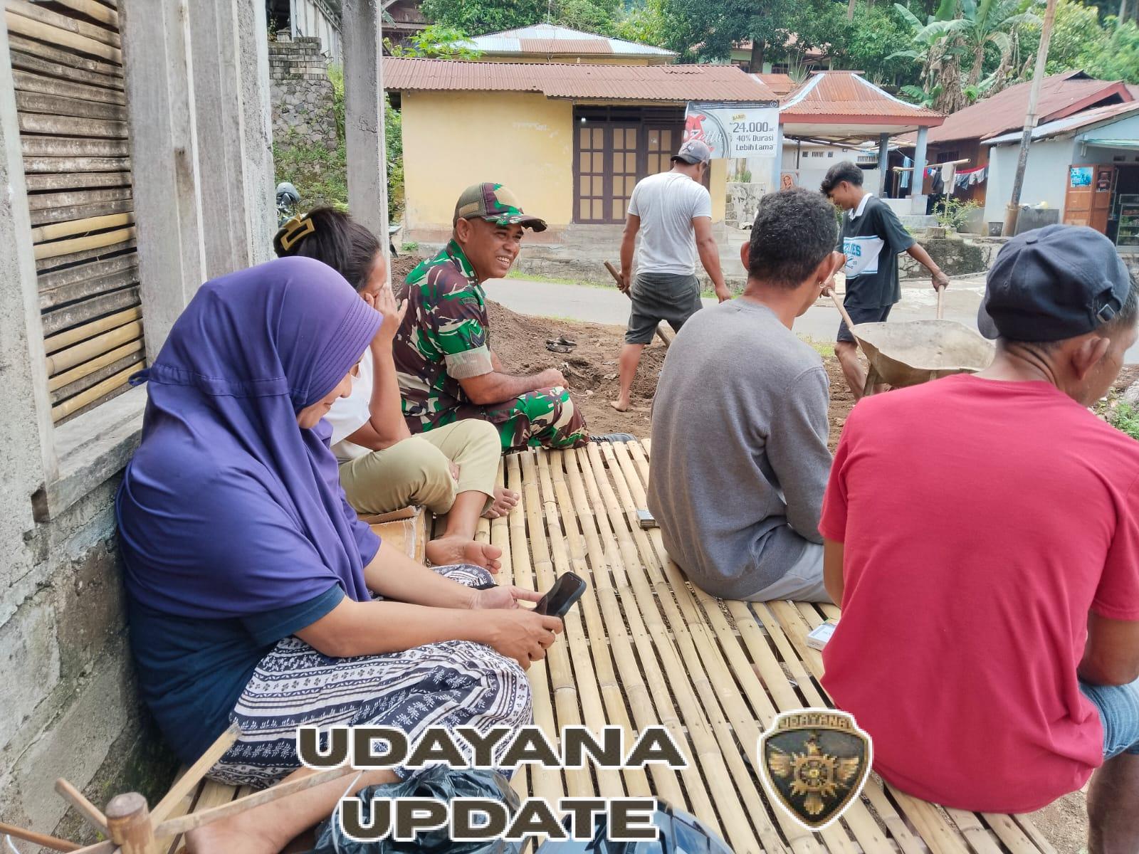 Babinsa Kodim 1602-01/Ende Intensifkan Komsos dan Pamwil di Kelurahan Roworena