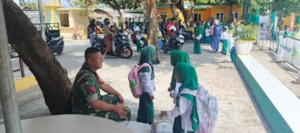 Babinsa Kodim 1602-01/Ende Edukasi Pelajar MIN 1 Ende Tentang Peran dan Bela Negara