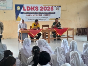 ‎Batituud Koramil 1607-09/Utan Rhee Tekankan Cinta NKRI pada LKDS 2025 di SMA Negeri 1 Rhee