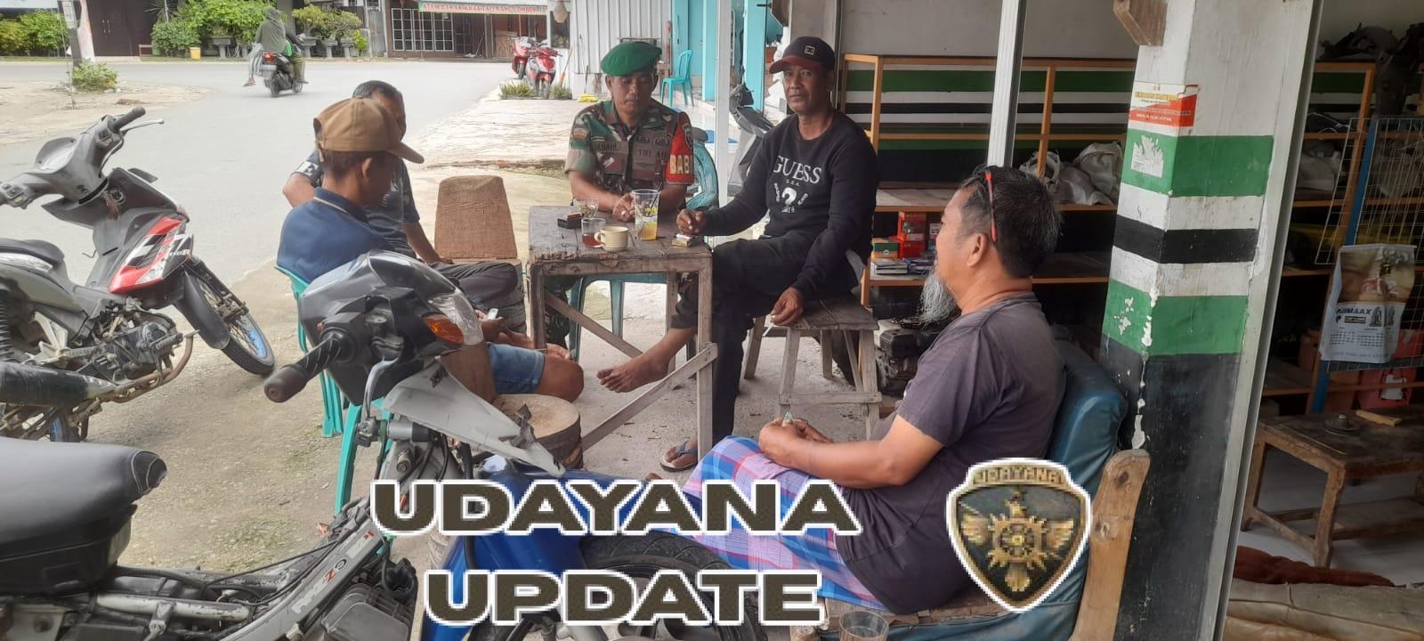 Babinsa Seteluk Tengah Ajak Warga Waspada Musim Hujan