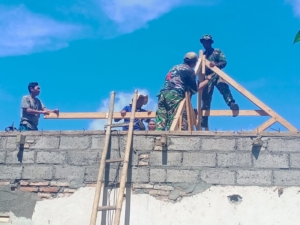 Kodim 1611/Badung Laksanakan Rehab Rumah Tidak Layak Huni untuk Warga Desa Bongkasa Pertiwi