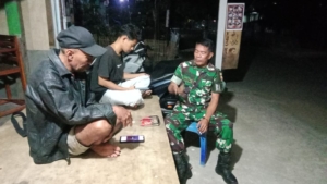 Babinsa Koramil 1628-04/Poto Tano Laksanakan Patroli Malam Jaga Keamanan Wilayah