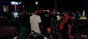 Babinsa Koramil 1628-03/Seteluk Gelar Patroli Malam, Jaga Kondusifitas Wilayah