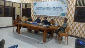 Babinsa Desa Pasir Putih Dampingi Musyawarah Desa Rancangan APBDes Perubahan Tahun 2025