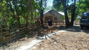 Babinsa Tekankan Pentingnya Kebersihan Lingkungan Saat Karya Bakti di Rote Barat Daya