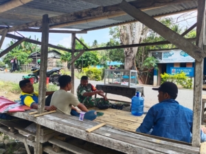 Babinsa Ende Imbau Warga Waspadai Judi Online dan Jaga Kamtibmas di Riaraja