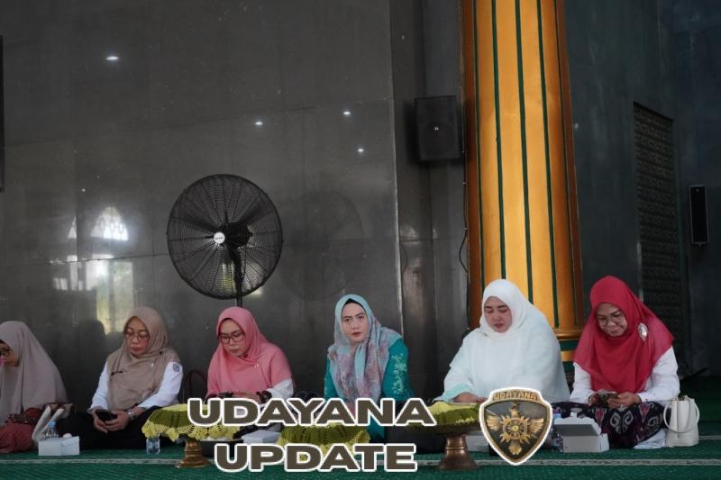 Ibu Ketua Persit Cabang XLIV Sumbawa Barat Hadiri Tabligh Akbar Peringatan Maulid Nabi Muhammad SAW