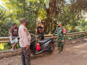 Babinsa Koramil 1602-03/Detusoko Ajak Warga Desa Dile Jaga Kamtibmas Melalui Komsos