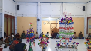 Babinsa Desa Kokarlian Hadiri Peringatan Maulid Nabi Muhammad SAW Bersama Warga