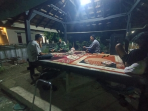 Babinsa Koramil 1628-03/Seteluk Gelar Patroli Malam Jaga Kondusifitas Wilayah