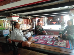 Danramil 1609-09/Sawan Laksanakan Komsos Silahturahmi di Desa Kerobokan