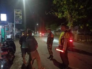 Babinsa Koramil 1628-03/Seteluk Amankan Jalannya Acara Barodak di Desa Meraran