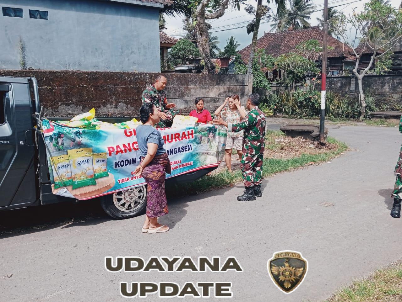 Jelang HUT TNI ke-80, Babinsa Koramil 1623-02/Abang salurkan beras SPHP di Pasar tradisional hingga ke desa-desa.