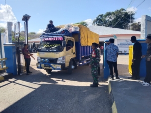 KMP Garda Maritim 3 Bertolak ke Kupang, Babinsa Pantai Baru Lakukan Monitoring