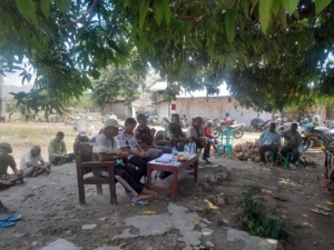 Babinsa Aesesa Hadiri Rapat Persiapan Pengerjaan Parit Tersier di Mbay 2