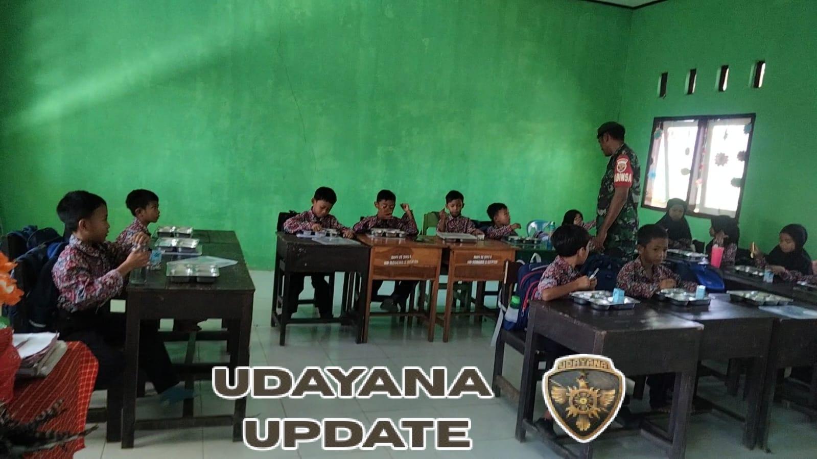 Wujud Kepedulian, Babinsa Desa Tepas Hadiri Program Makan Bergizi Gratis di Sekolah Dasar