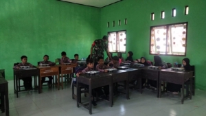 Wujud Kepedulian, Babinsa Desa Tepas Hadiri Program Makan Bergizi Gratis di Sekolah Dasar