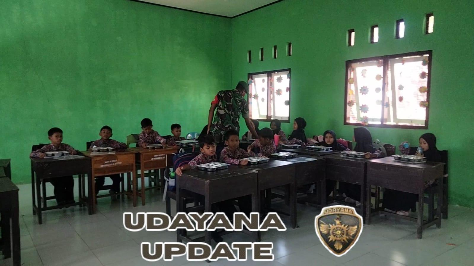 Wujud Kepedulian, Babinsa Desa Tepas Hadiri Program Makan Bergizi Gratis di Sekolah Dasar