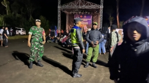 Babinsa Landih Bersinergi Amankan Pergelaran Musik dan Pelantikan Prajuru Desa Adat