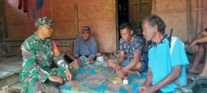 Pererat Tali Silaturahmi, Babinsa Laksanakan Komsos Bersama Tokoh Masyarakat Praibokul