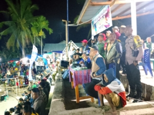 Babinsa Kodim 1621/TTS Bersinergi Dengan Bhabinkamtibmas Polres TTS Amankan Pertandingan Bola volly