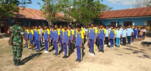 Babinsa Latih Siswa SMPN 2 Sonimanu Tingkatkan Disiplin Lewat Gerakan PBB