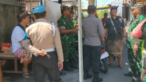 Danramil Kapten Inf Hengky Histoveri Pimpin Patroli Bersama Polsek Sukawati Jaga Kamtibmas