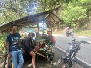 Babinsa Koramil 1602-01/Ende Jalin Komsos dan Tingkatkan Pamwil di Desa Bheramari