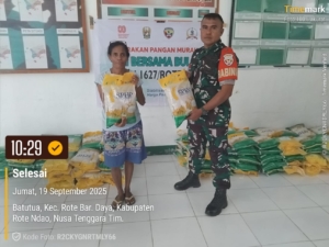 Babinsa Gelar Penjualan Beras SPHP di Koramil Batutua