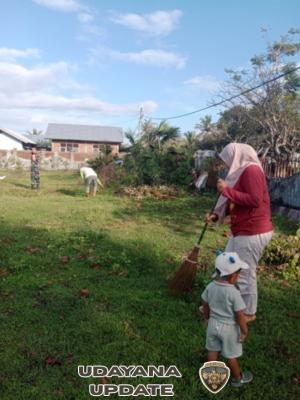 Babinsa Desa Aikkangkung Bersama Warga Gelar Gotong Royong Jaga Kebersihan Lingkungan
