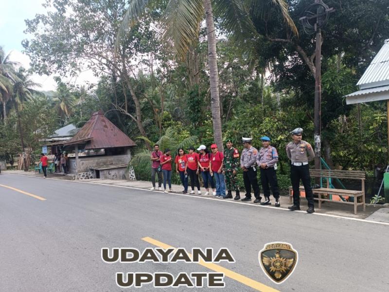 Babinsa Desa Nataute Amankan Rute Tour Entete di Jalan Trans Ende–Nagekeo