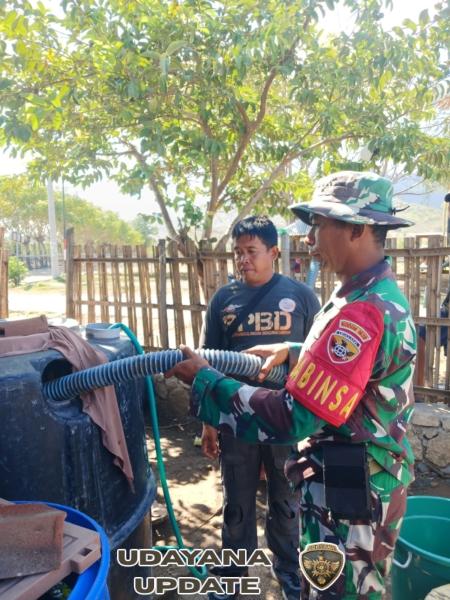 Babinsa Desa Kiantar Dampingi BPBD Salurkan Air Bersih untuk Warga