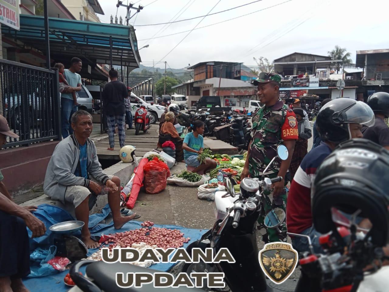 Babinsa Koramil 1602-01/Ende Aktif Lakukan Komsos dan Pamwil di Pasar Wolowona