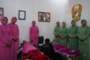 Ketua Persit Cabang XLIV Sumbawa Barat Pimpin Aksi Donor Darah Sambut HUT TNI ke-80