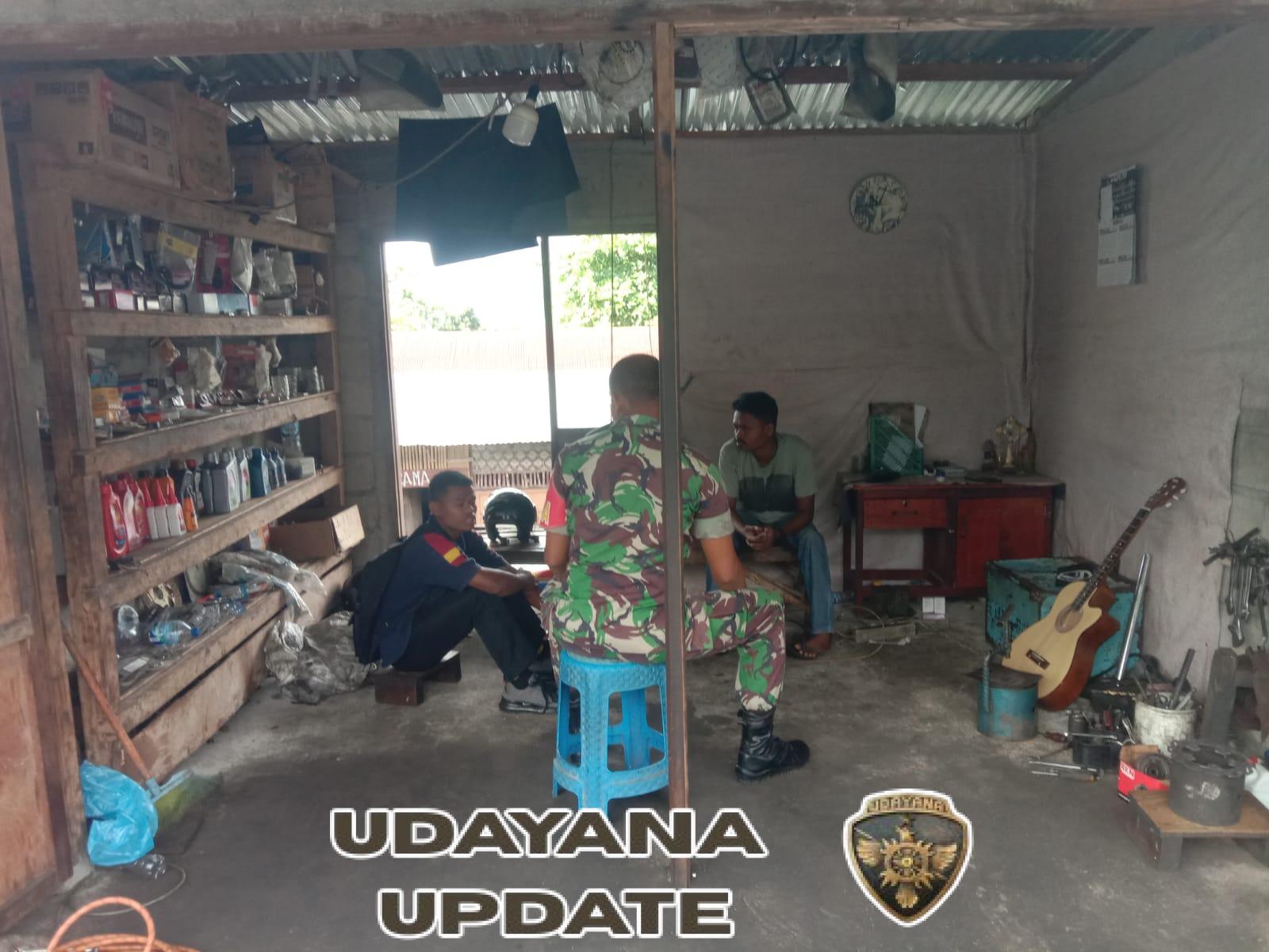 Babinsa Koramil 1602-01/Ende Tingkatkan Keamanan Sekolah melalui Komsos di SMKN 2 Ende