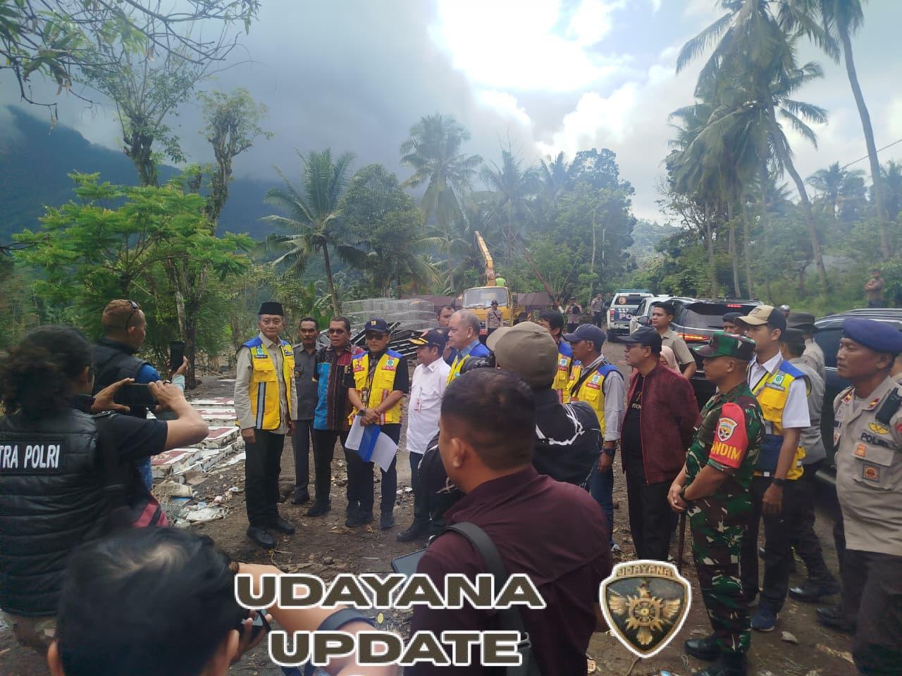 Dandim 1625/Ngada Dampingi Menteri PUPR Tinjau Lokasi Banjir Bandang di Mauponggo