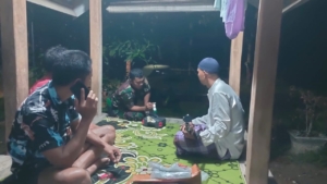 Babinsa Koramil 1628-04/Poto Tano Laksanakan Patroli Malam, Ajak Warga Jaga Kamtibmas