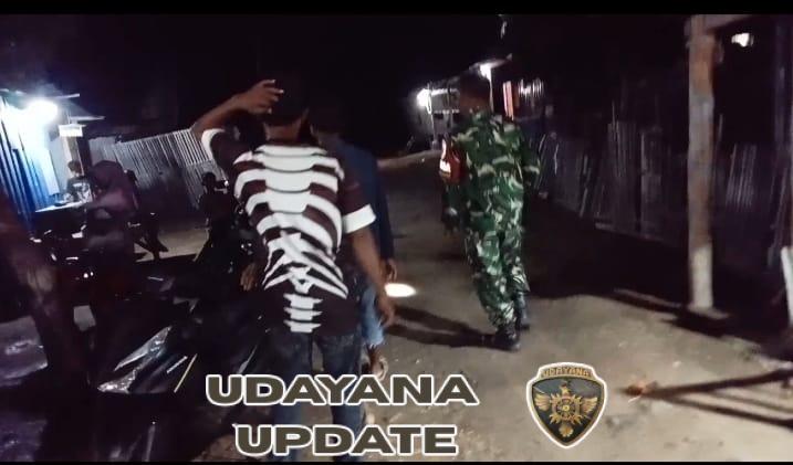 Babinsa Aesesa Gelar Patroli Malam di Desa Marapokot Jaga Kamtibmas