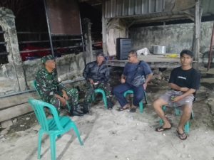 Babinsa Koramil 1628-05/Jereweh Gelar Patroli Malam Ajak Warga Jaga Kamtibmas