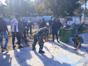 Babinsa Batutua Bersama Warga Gelar Baksos Jelang HUT TNI ke-80