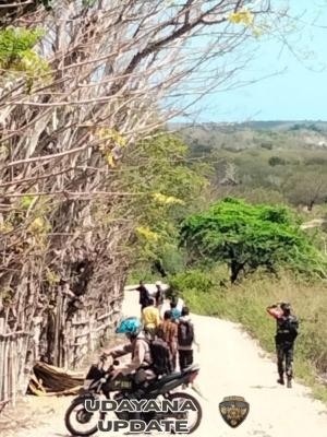 Babinsa Ba’a Dampingi Petani Bahas Aturan Pagar Sawah di Kompleks Lela