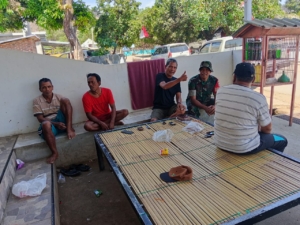 Babinsa Dasan Anyar Gelar Komsos, Warga Merasa Lebih Nyaman dan Aman