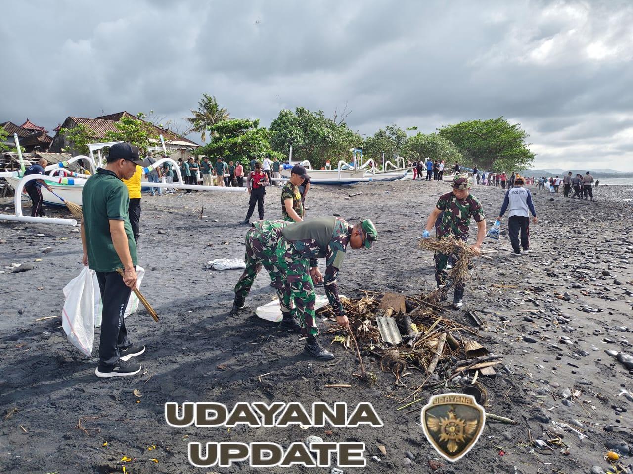 Dandim Klungkung Kerahkan Personel Sukseskan Aksi Bersih Sampah Plastik World Cleanup Day Indonesia 2025