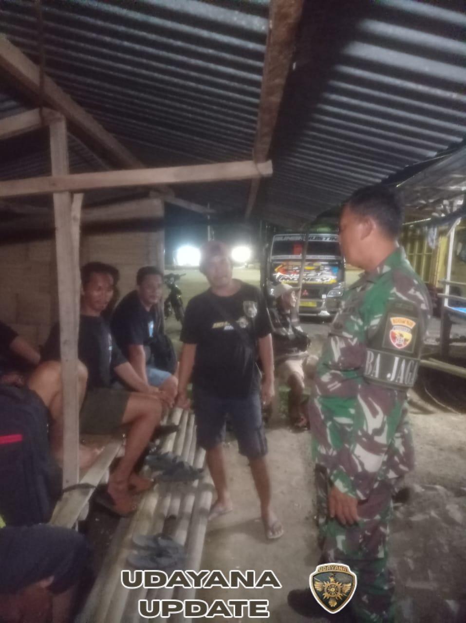 Babinsa Koramil 1628-04/Poto Tano Gelar Patroli Malam, Wujud Kepedulian Terhadap Kamtibmas