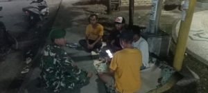 Babinsa Koramil 1628-01/Taliwang Gencarkan Patroli Malam, Warga Diajak Jaga Kamtibmas