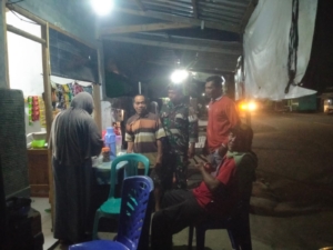 Babinsa Koramil 1628-05/Jereweh Gelar Patroli Malam Jaga Kondusifitas Wilayah