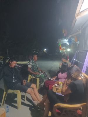 Patroli Malam Babinsa Koramil 1628-02/Sekongkang, Ajak Masyarakat Aktif Jaga Kamtibmas