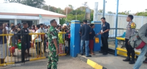 Babinsa Pantai Baru Bersinergi dengan Polsek Amankan Keberangkatan Kapal Garda Maritim 3