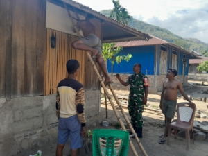 Babinsa Koramil 1602-04/Maurole Perkuat Sinergi dengan Masyarakat Desa Rangalaka melalui Komsos dan Pamwil
